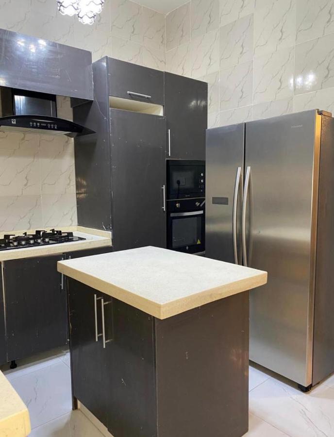 Urban Retreat Luxury Shortlet Apartment Lekki Ajah Lagos With Pool And Gym Exterior photo