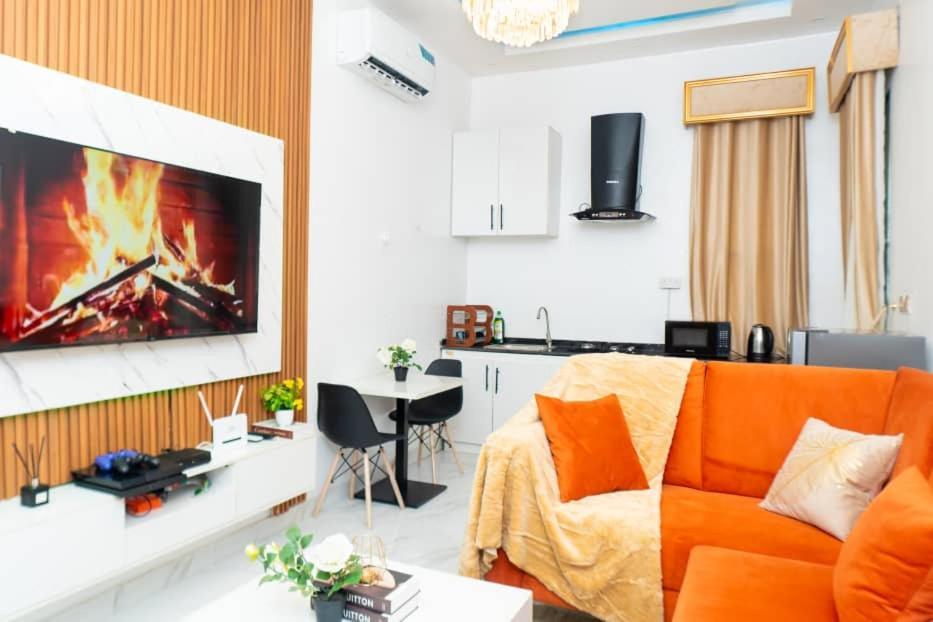 Urban Retreat Luxury Shortlet Apartment Lekki Ajah Lagos With Pool And Gym Exterior photo